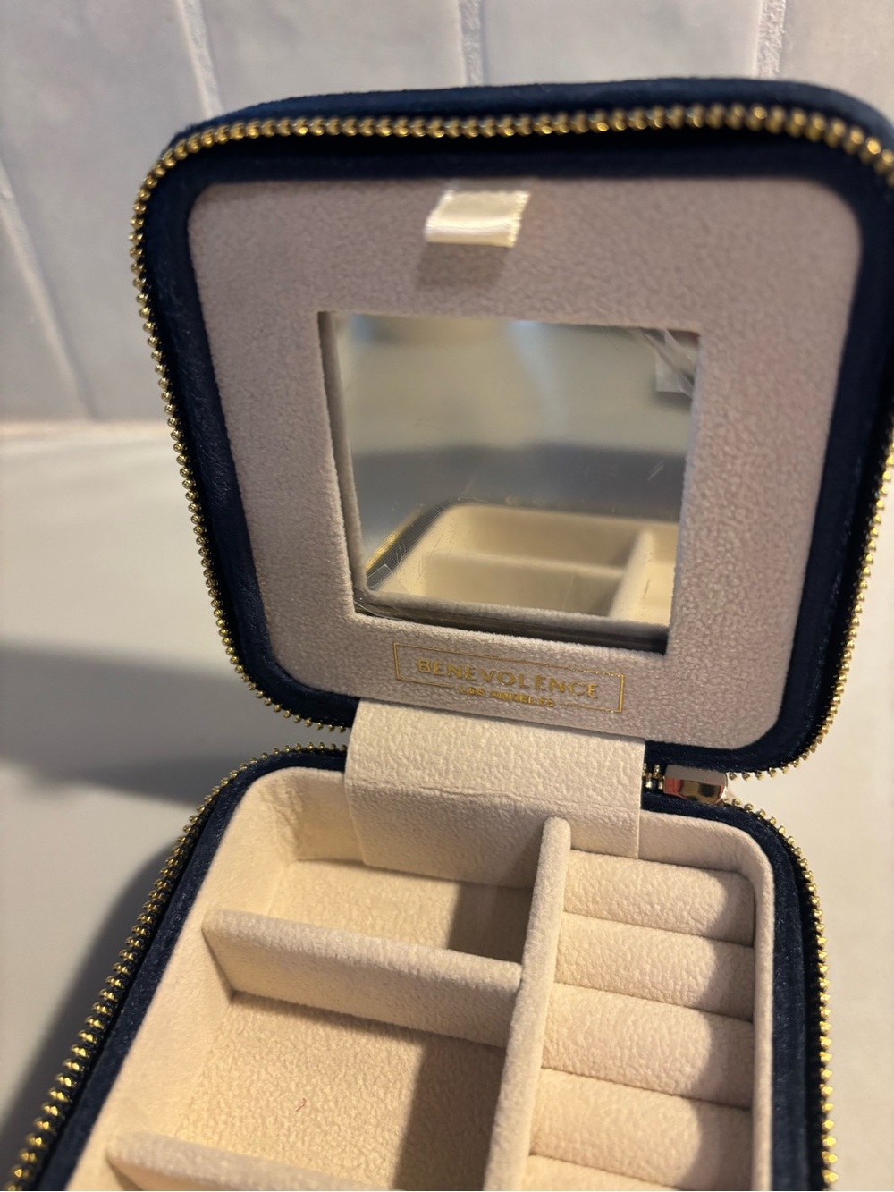 Benevolence LA Plush Velvet Jewerly Box - Travel Case Organizer with Mirror - Picture 10 of 11